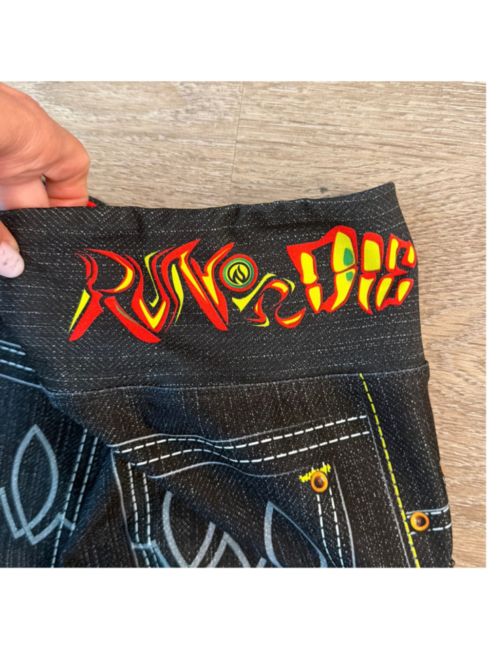 INKnBURN Run or Die Capri Leggings Sz 2! - Picture 6 of 9